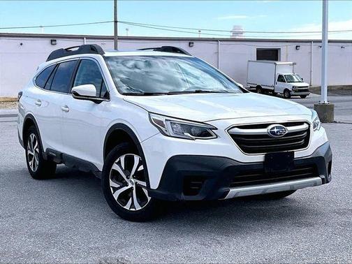 Crystal White Pearl 2022 Subaru Outback Limited