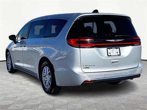 2024 Chrysler Pacifica Touring-L