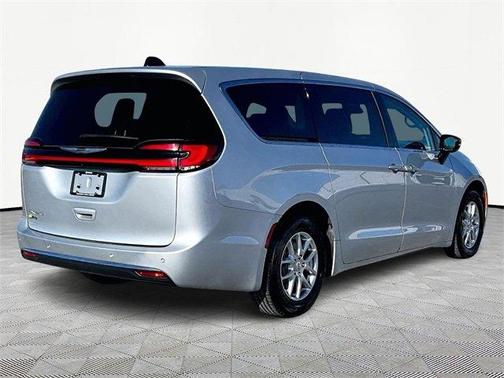 2024 Chrysler Pacifica Touring-L