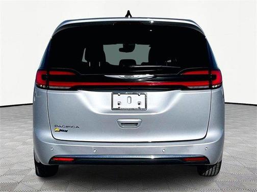 2024 Chrysler Pacifica Touring-L