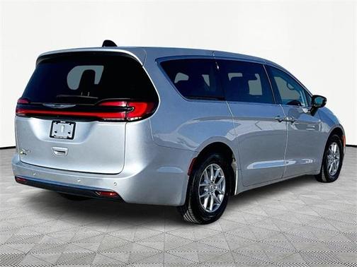 2024 Chrysler Pacifica Touring-L
