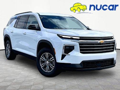 White 2027 Chevrolet Traverse LT