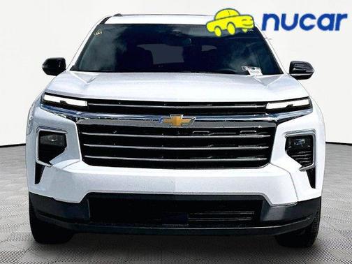 White 2027 Chevrolet Traverse LT