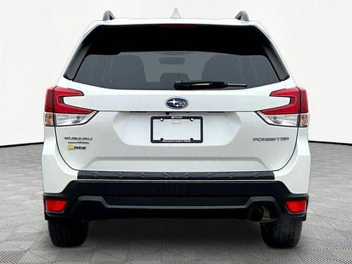 Crystal White Pearl 2021 Subaru Forester Premium