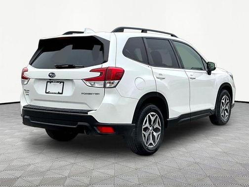 Crystal White Pearl 2021 Subaru Forester Premium