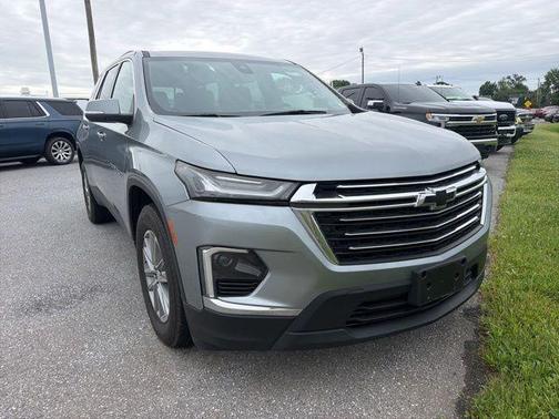 Gray 2023 Chevrolet Traverse LT Cloth