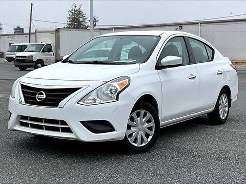 Cloud White 2016 Nissan Versa 1.6 SV