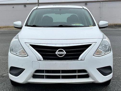 Cloud White 2016 Nissan Versa 1.6 SV