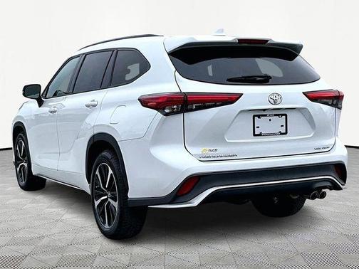 Pearl 2022 Toyota Highlander XSE