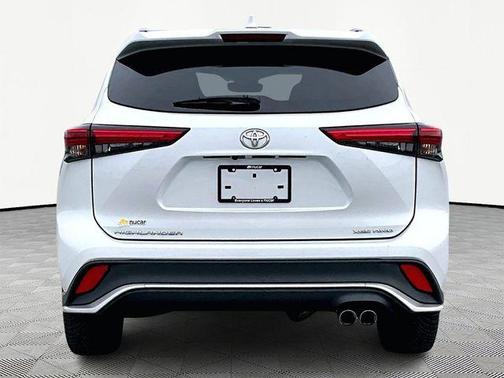Pearl 2022 Toyota Highlander XSE