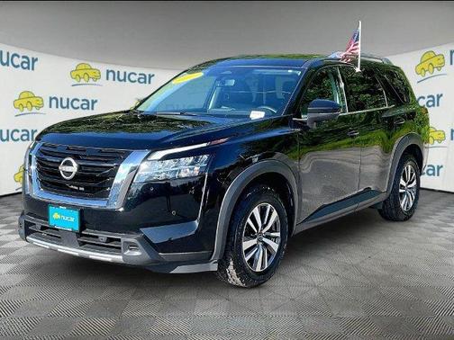 Black 2024 Nissan Pathfinder SL