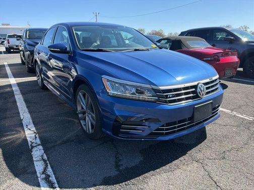 Reef Blue Metallic 2017 Volkswagen Passat 1.8T R-Line