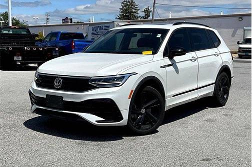 2023 Volkswagen Tiguan 2.0T SE R-Line Black