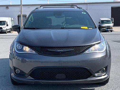 Granite Crystal Clearcoat Metallic 2020 Chrysler Pacifica Launch Edition