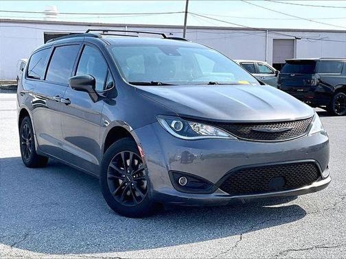 Granite Crystal Clearcoat Metallic 2020 Chrysler Pacifica Launch Edition