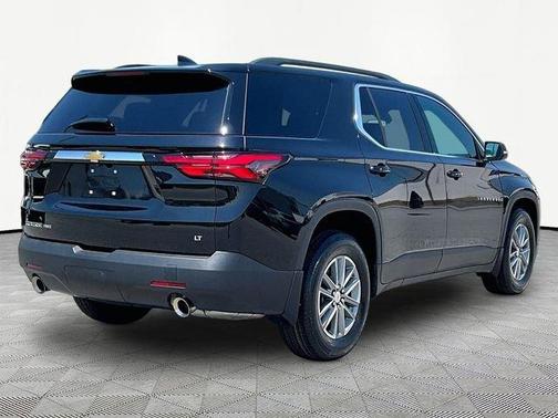 Black 2023 Chevrolet Traverse LT Cloth