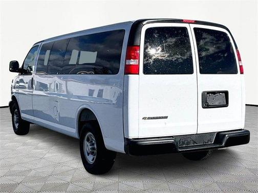 2025 Chevrolet Express 3500 LS