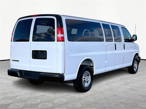 2025 Chevrolet Express 3500 LS