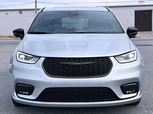 2023 Chrysler Pacifica Hybrid Limited