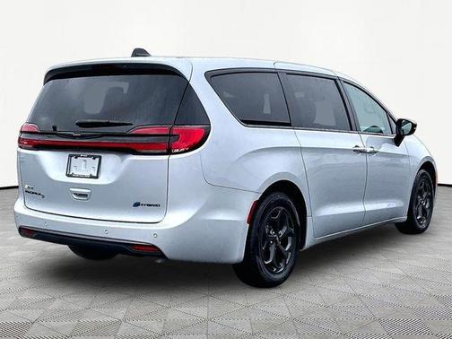 2023 Chrysler Pacifica Hybrid Limited