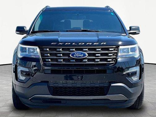 Black 2017 Ford Explorer XLT