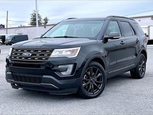 Black 2017 Ford Explorer XLT