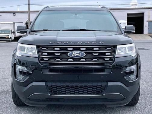 Black 2017 Ford Explorer XLT