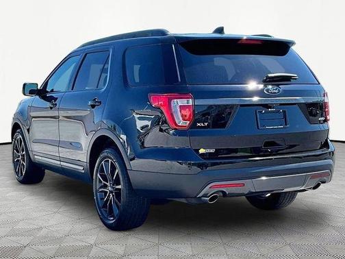 Black 2017 Ford Explorer XLT