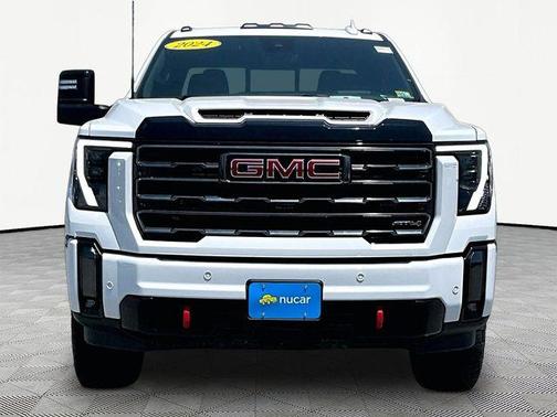 White 2024 GMC Sierra 2500 AT4
