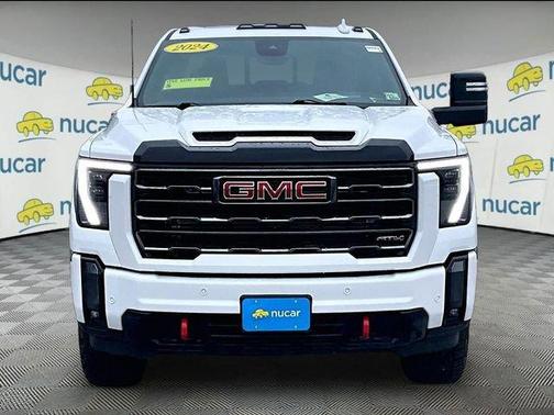 White 2024 GMC Sierra 2500 AT4