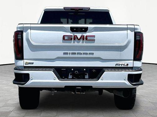 White 2024 GMC Sierra 2500 AT4