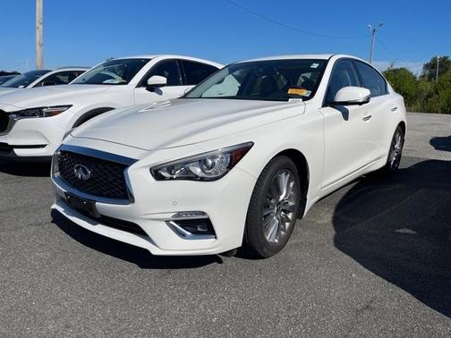 2023 INFINITI Q50 LUXE