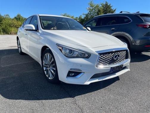 2023 INFINITI Q50 LUXE