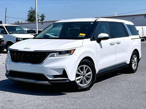White 2022 Kia Carnival LXS