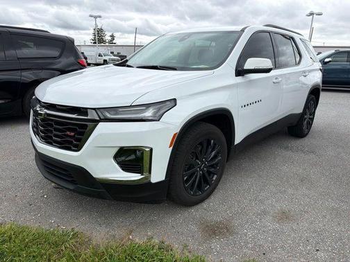 White 2023 Chevrolet Traverse RS