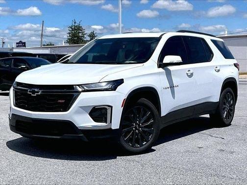 White 2023 Chevrolet Traverse RS
