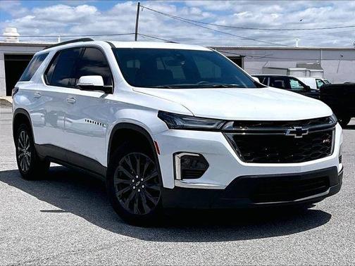 White 2023 Chevrolet Traverse RS