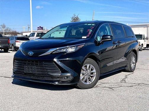 2024 Toyota Sienna LE