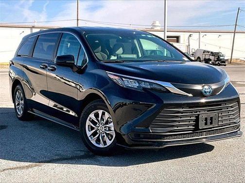 2024 Toyota Sienna LE