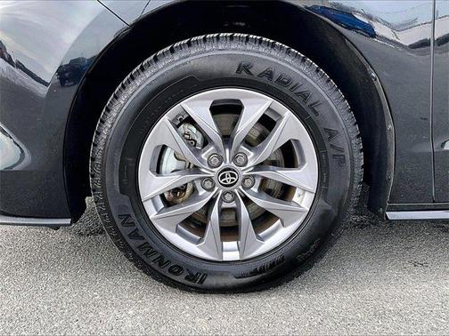 2024 Toyota Sienna LE