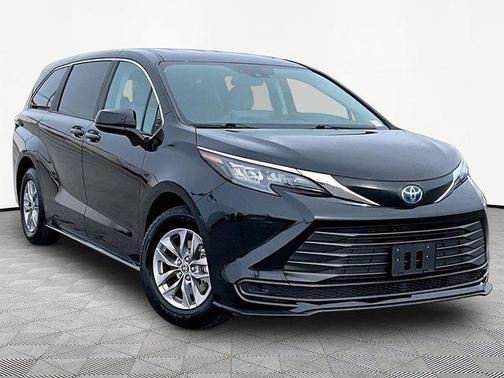 2024 Toyota Sienna LE