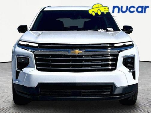 White 2027 Chevrolet Traverse LT