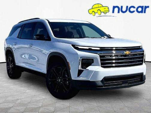 White 2027 Chevrolet Traverse LT