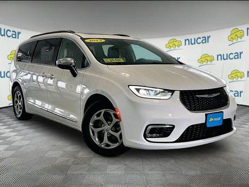 White 2023 Chrysler Pacifica Limited