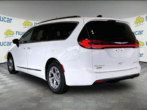 White 2023 Chrysler Pacifica Limited