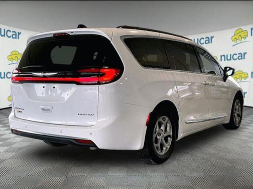 White 2023 Chrysler Pacifica Limited
