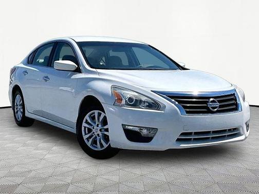 Pearl White 2014 Nissan Altima 2.5 S