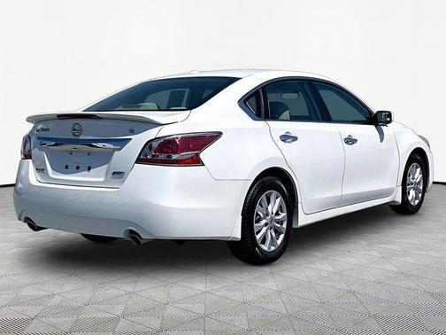 Pearl White 2014 Nissan Altima 2.5 S