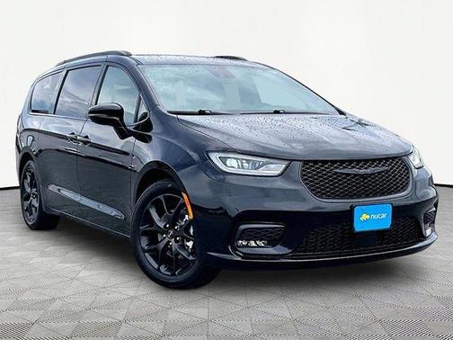 Black 2025 Chrysler Pacifica Limited