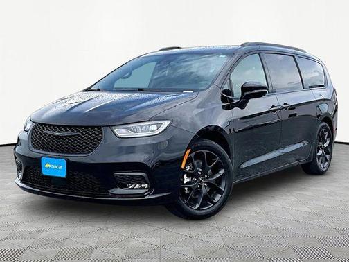 Black 2025 Chrysler Pacifica Limited